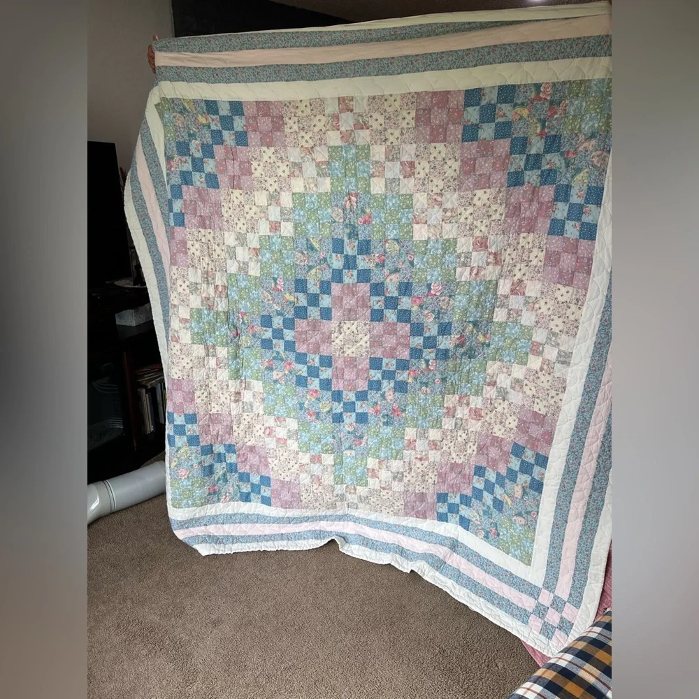 Vintage Quilt with Floral Patterns Full/Double - Picture 1 of 2
